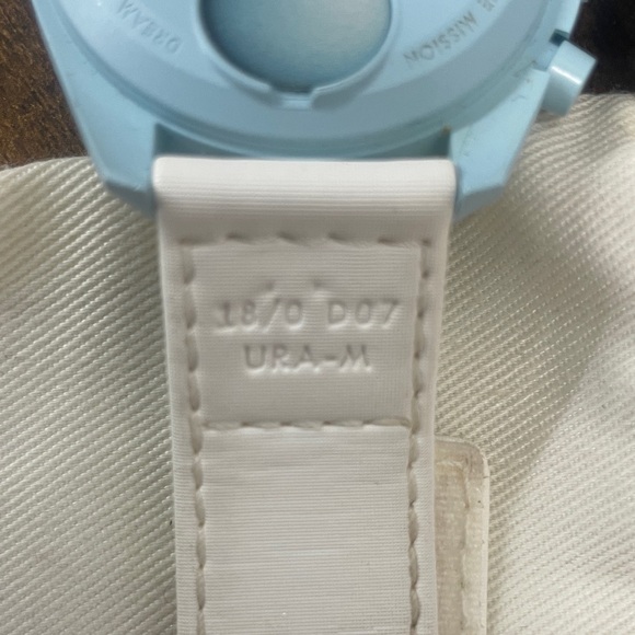 Swatch Omega Moonswatch - Picture 5 of 5